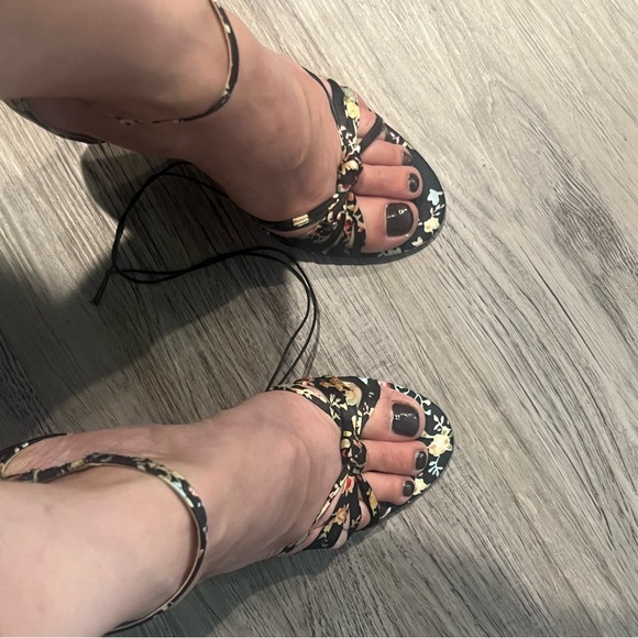 Who What Wear Black Floral Heels - Picture 4 of 7